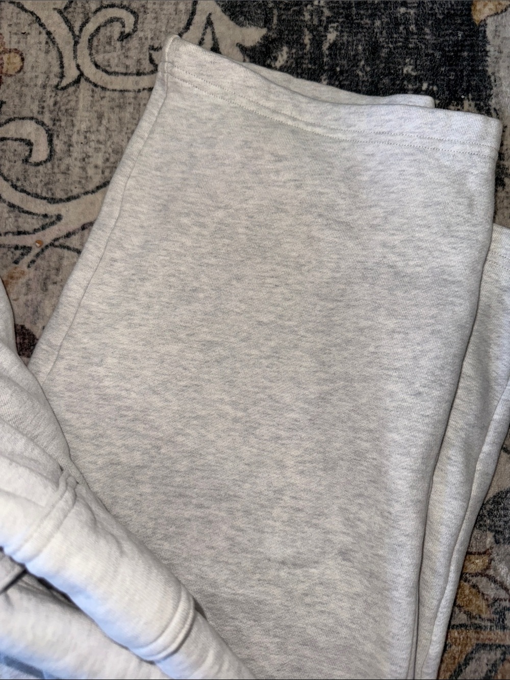 Aritzia Light Gray Cargo Sweatpants - Picture 3 of 5